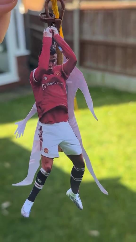 妙??！球迷根據球員人物特點，做出經典還原裝置