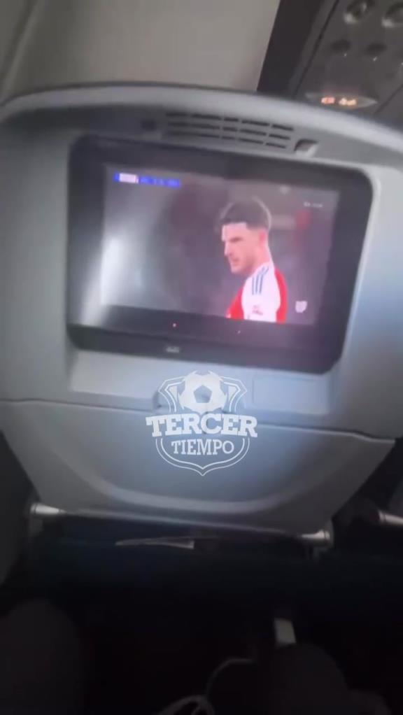 國內航空也需要這個！球迷在飛機上觀看歐冠阿森納vs皇馬