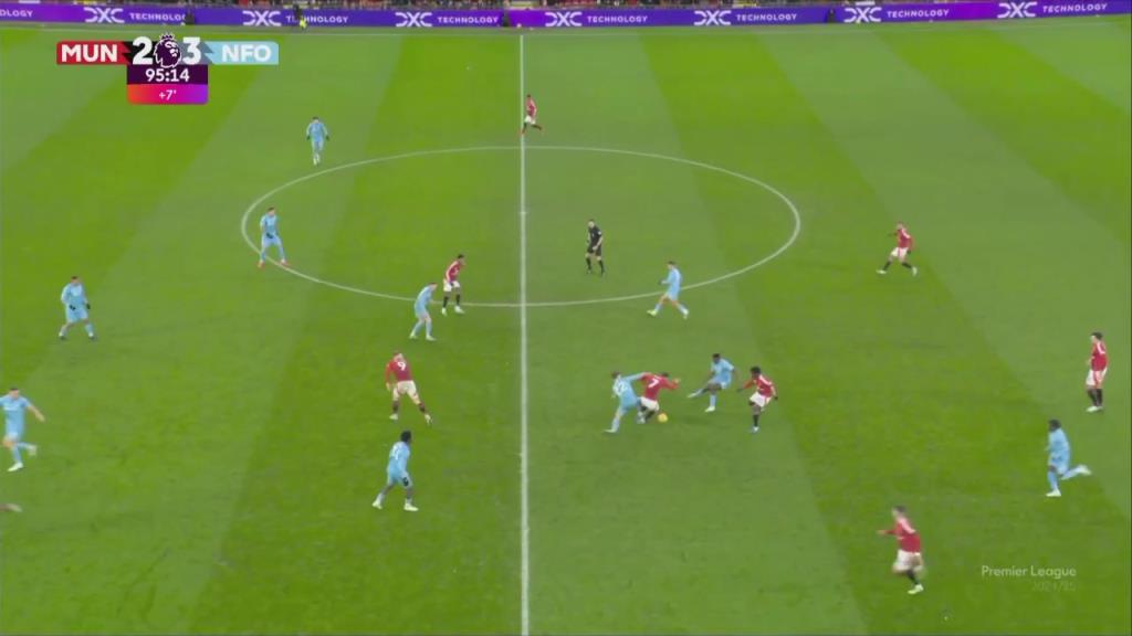 神金！此前補時階段奧納納開任意球和裁判搞巔峰對決