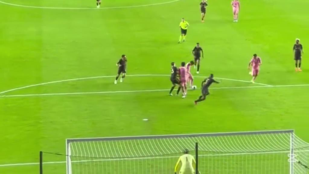 氣氛太棒了！現場直拍邁阿密球迷對梅西兩粒進球的瘋狂反應！