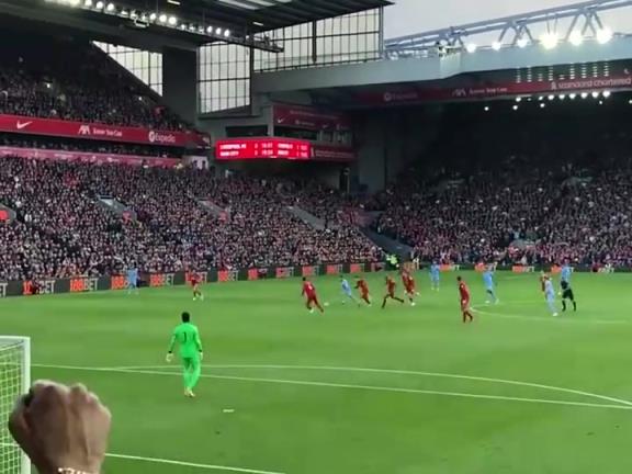 范迪克：我沒開玩笑我不是被晃倒了，而是對面有個“梅西”