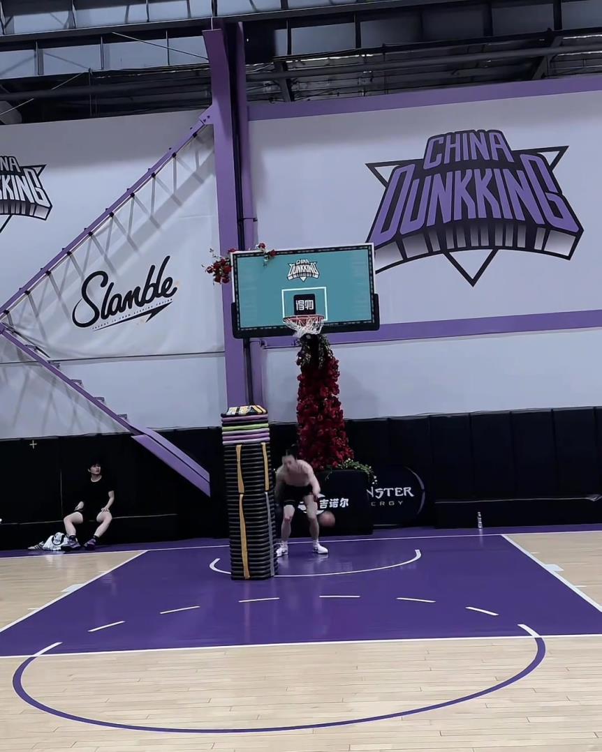 兄弟，這個摸高如何？