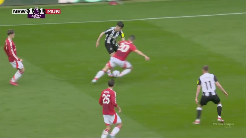 曼聯防線被打穿！利夫拉門托突破傳中！墨菲助攻巴恩斯輕松破門！