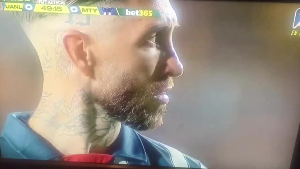 逆天！守門員扭屁股嘲諷拉莫斯裁判竟然毫無表示