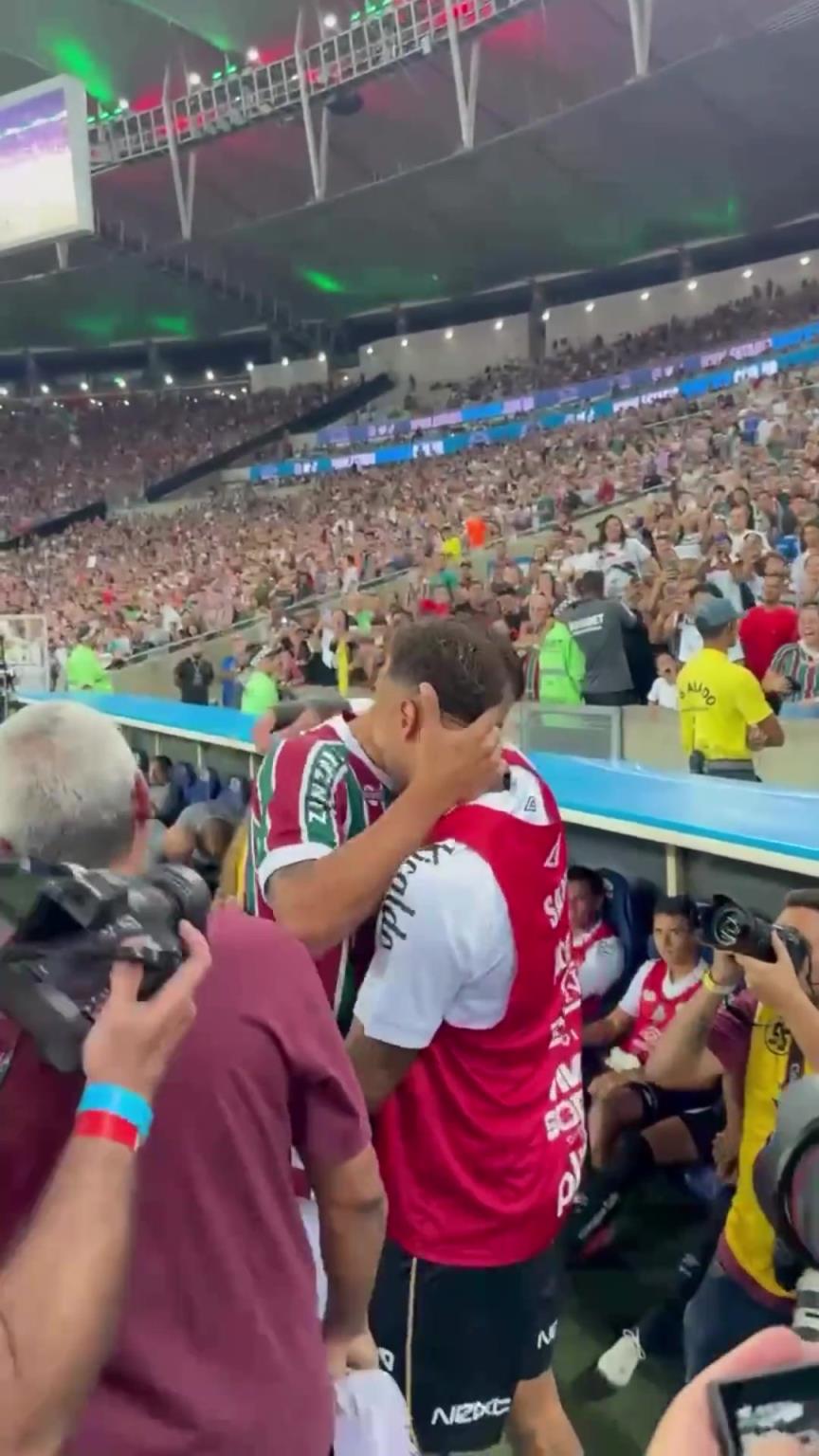 老友相見！內馬爾賽前深情擁抱弟媳，當時戰德國有這兩人的話…