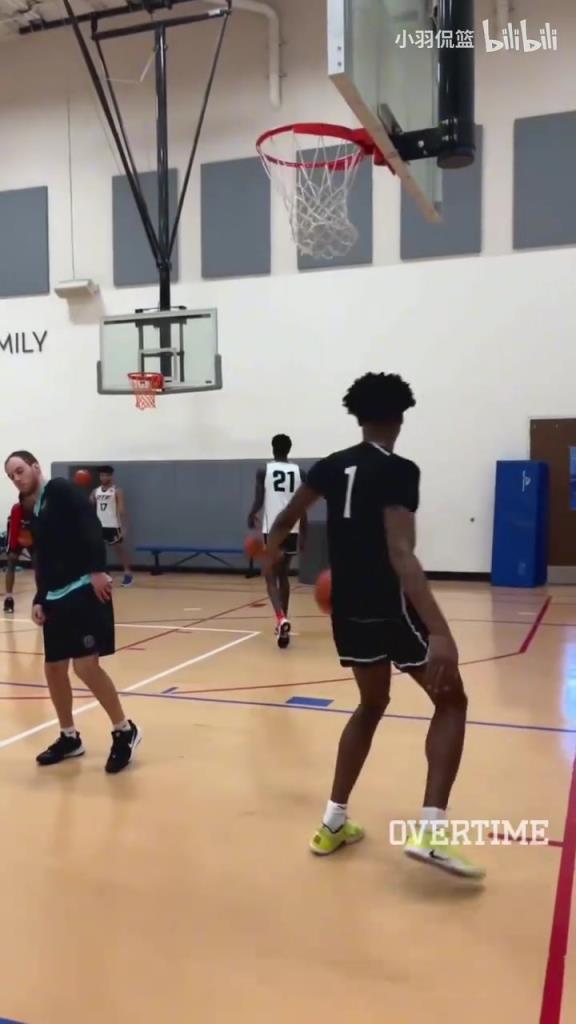 地表最強身體素質？阿門扣籃簡直就像直升機起飛一樣！