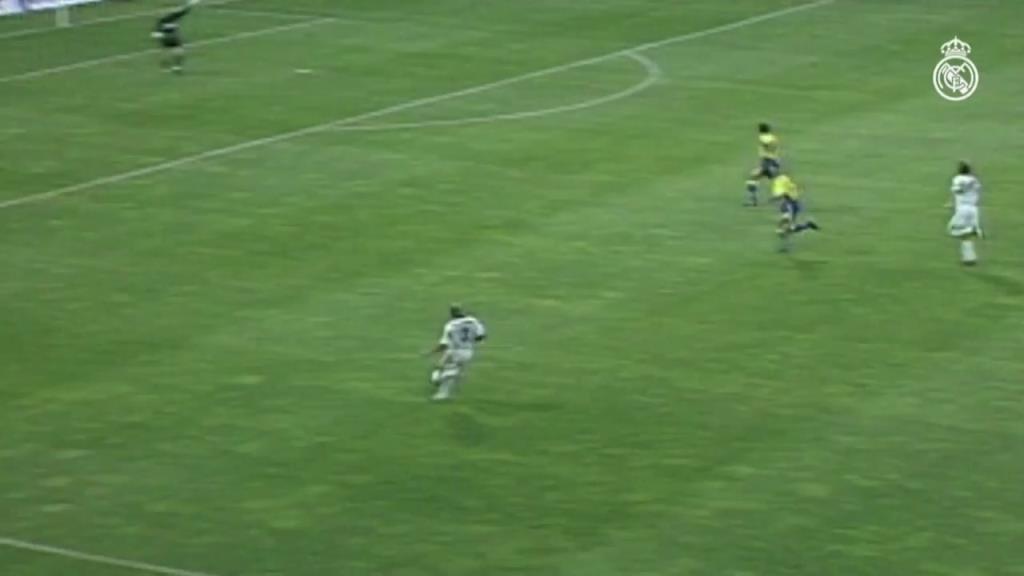 前鋒我也行！古蒂超高難度凌空端射破門