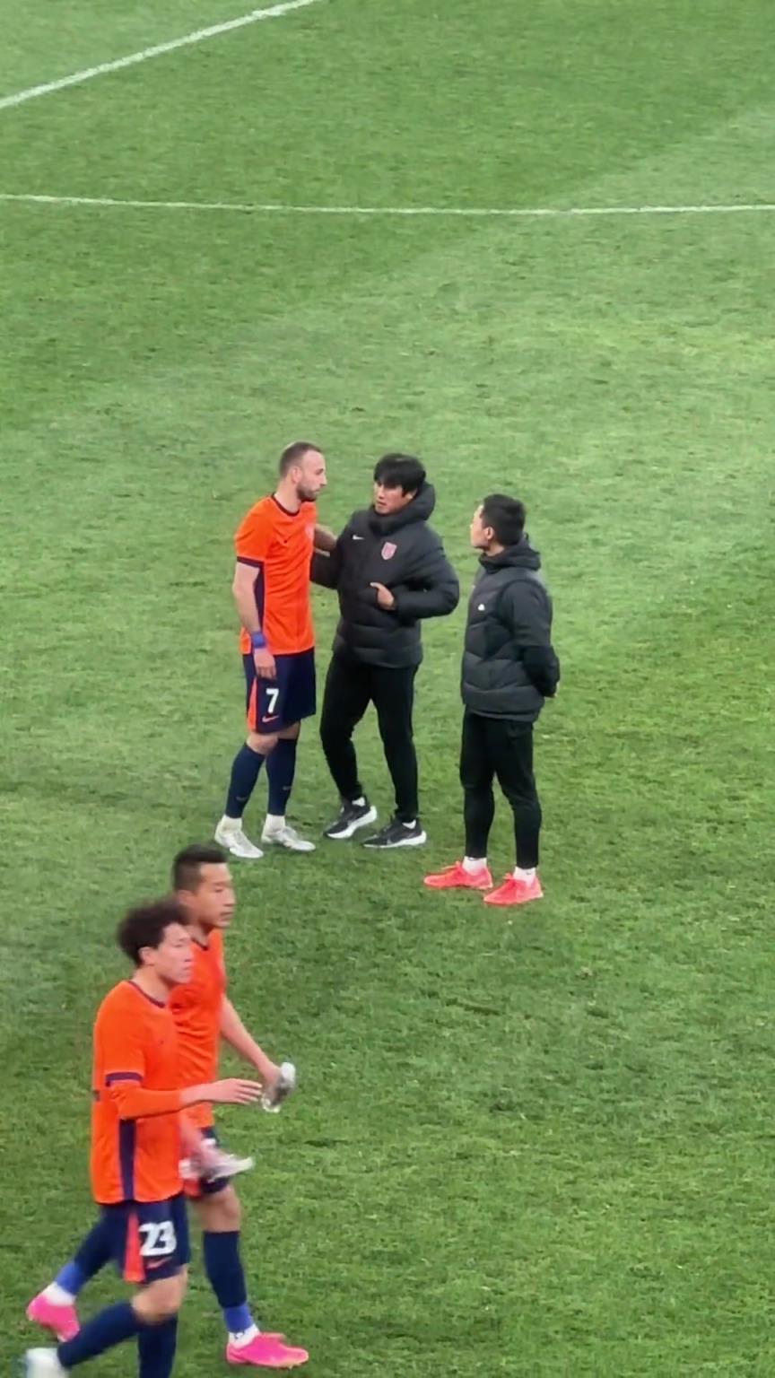 師徒情深!青島中場薩里奇曾是蓉城主帥徐正源在K聯賽時的麾下愛將