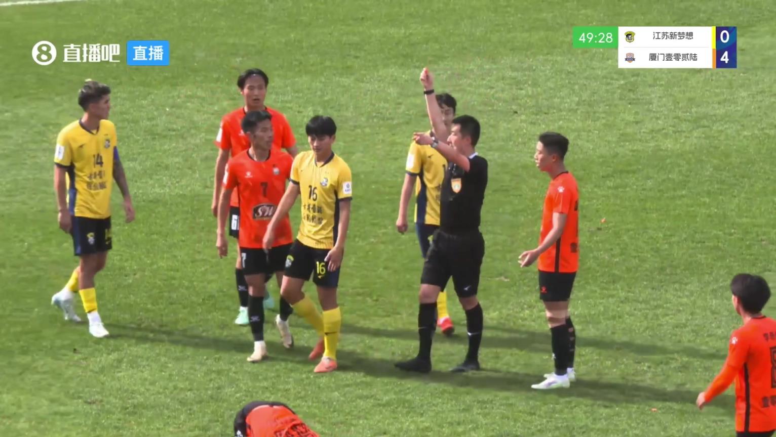 比姆巴佩抬的還高，中冠球員亮鞋釘兇狠蹬踏被裁判直紅驅逐