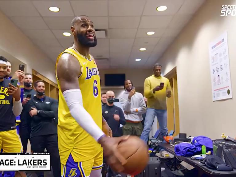 里弗斯絕殺之后湖人隊的更衣室氛圍，簡直不要太和諧??！