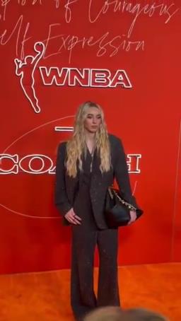 女狀元佩吉強勢登陸WNBA，實力超強，顏值也杠杠的