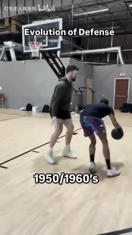 太真實了！外網網紅惡搞NBA不同時代的防守尺度變化！